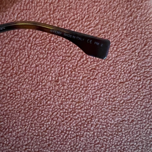 FENDI SUN GLASSES - Picture 4 of 7